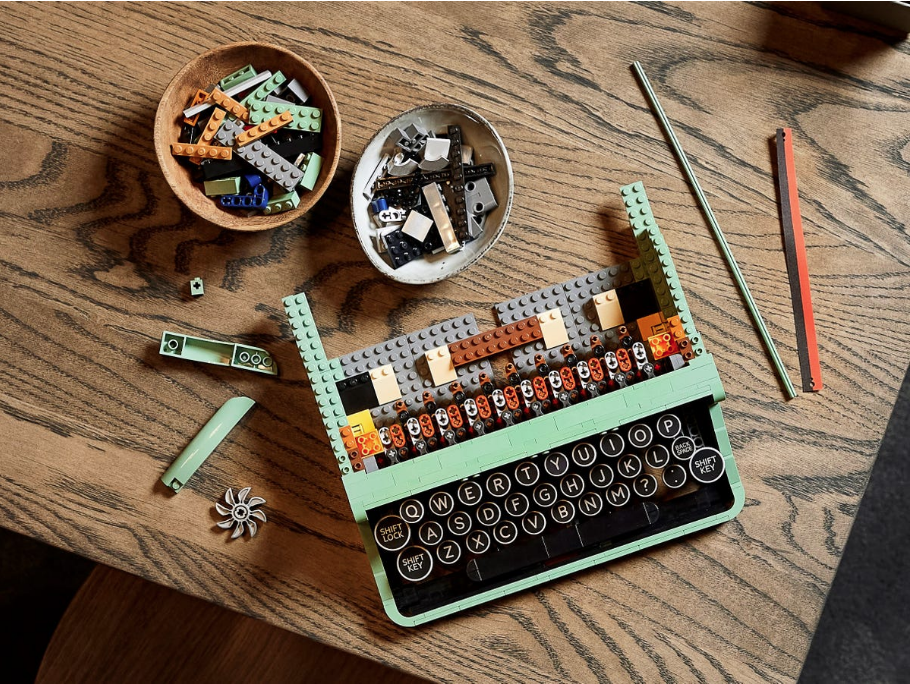 Assembling lego typewriter